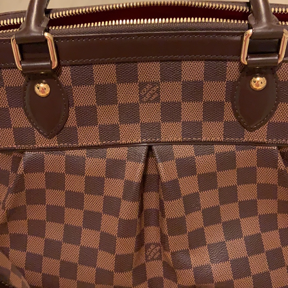Louis Vuitton - Picture 2 of 11